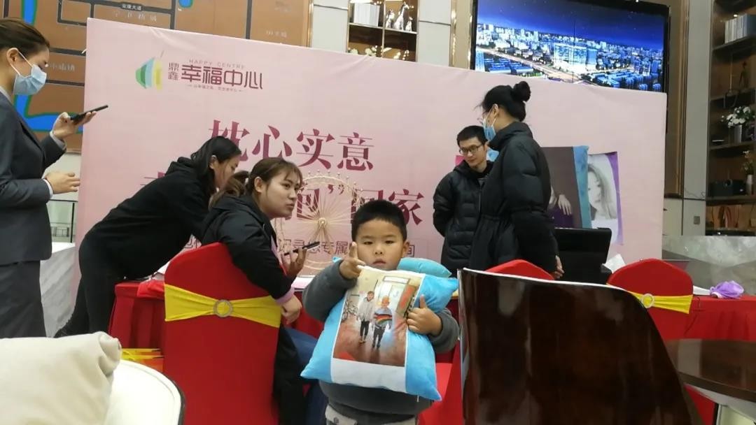枕心實意 幸?！ぁ氨А被丶? />
                                    <p>枕心實意 幸福·“抱”回家<span style=